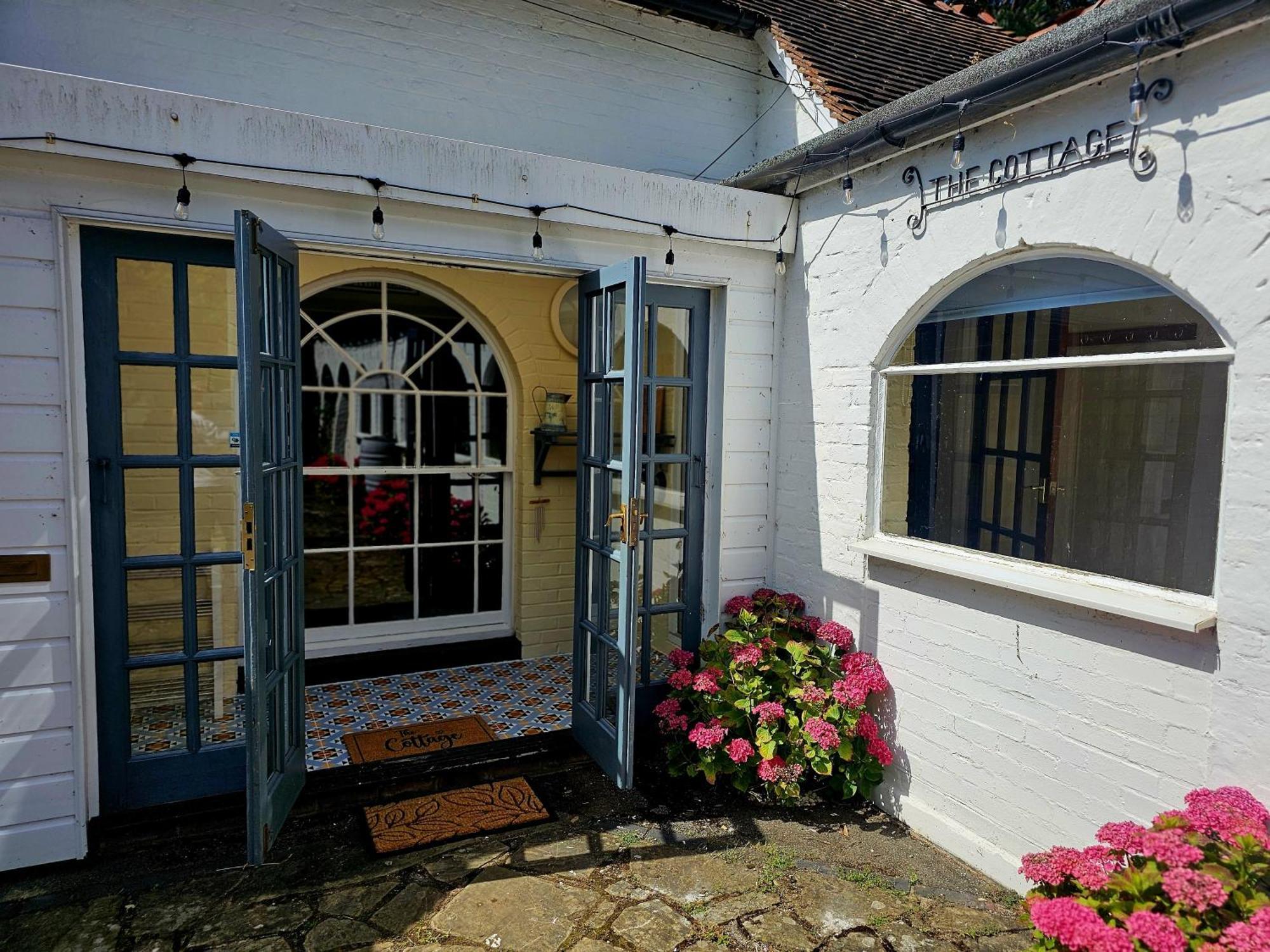 English Farmhouse Cottage Guildford Exteriör bild